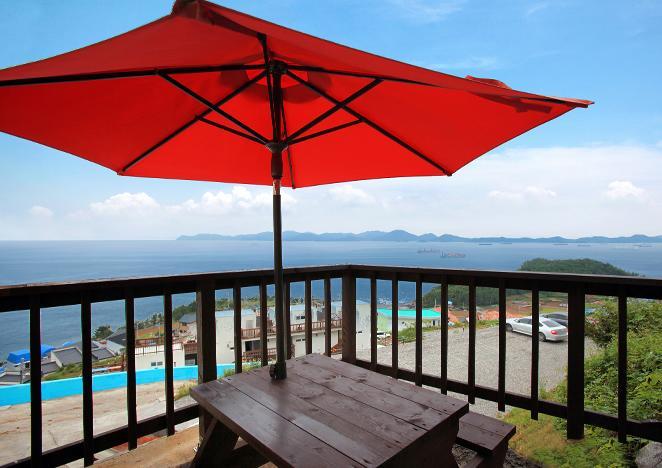 Montmartre Villa Namhae Exterior photo